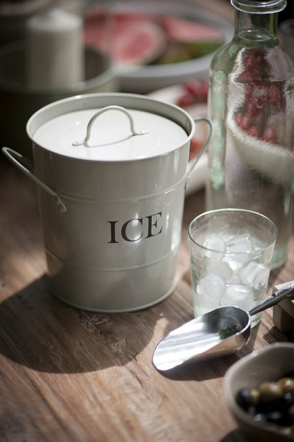 Traditional Ice Bucket With Lid and Scoop