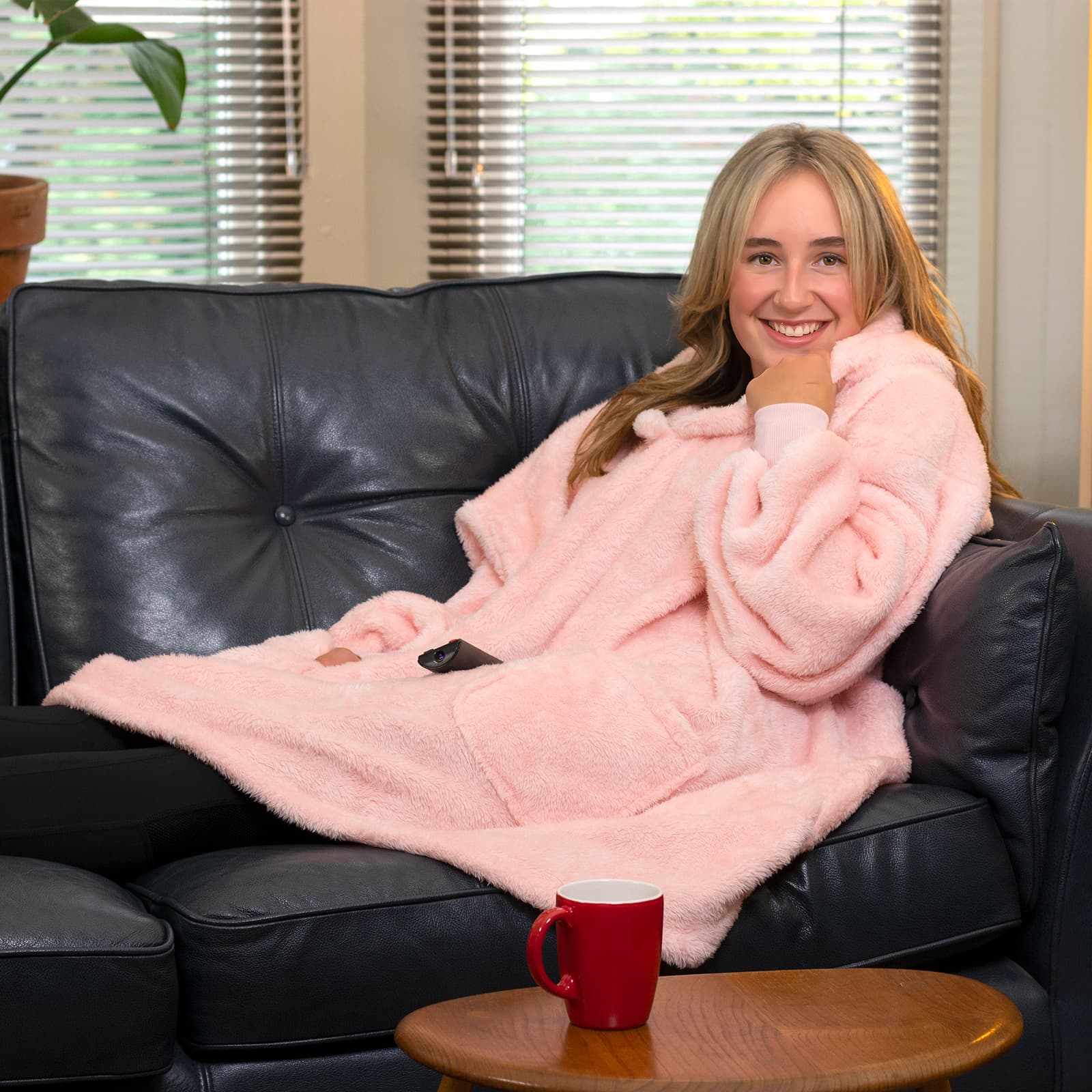 Snug-Rug Hoodie Blanket (Pink Quartz)