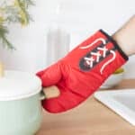 Mitt Holding Hot Pot