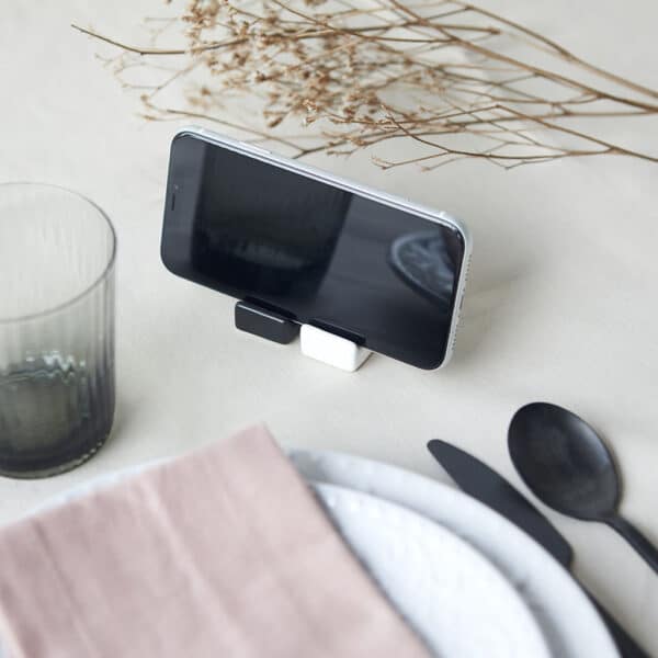 Salt and Pepper Shakers Smart Stand